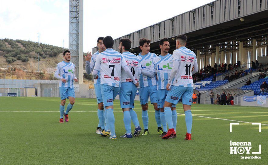  Los jugadores del Ciudad de Lucena celebran un gol en su estadio. Archivo 