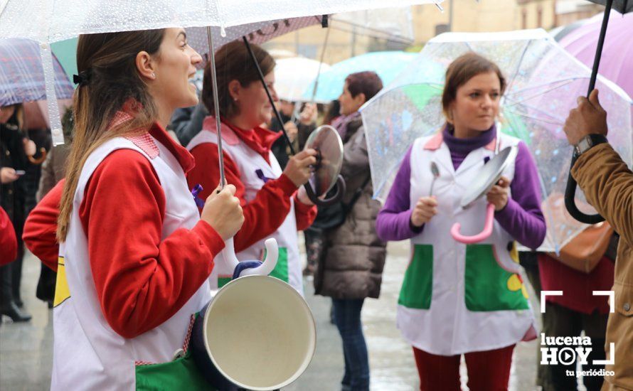 GALERÍA: En torno a 200 personas participan en la primera de las concentraciones convocadas en Lucena con motivo del 8M y la huelga feminista