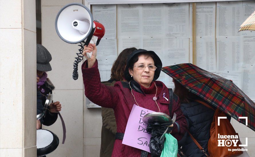 GALERÍA: En torno a 200 personas participan en la primera de las concentraciones convocadas en Lucena con motivo del 8M y la huelga feminista