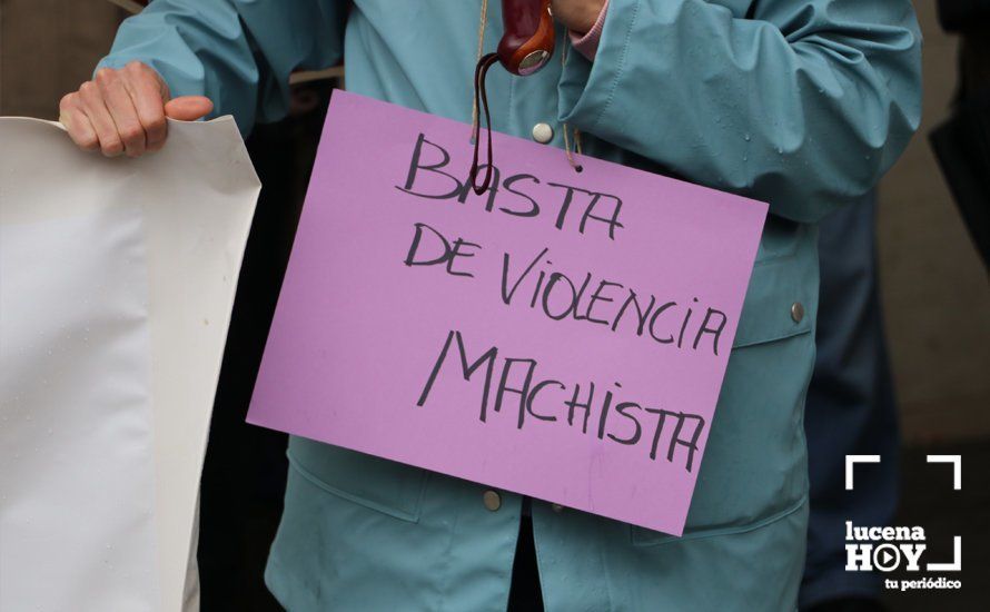 GALERÍA: En torno a 200 personas participan en la primera de las concentraciones convocadas en Lucena con motivo del 8M y la huelga feminista GALERÍA: En torno a 200 personas participan en la primera de las concentraciones convocadas en Lucena con motivo del 8M y la huelga feminista