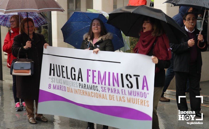 GALERÍA: En torno a 200 personas participan en la primera de las concentraciones convocadas en Lucena con motivo del 8M y la huelga feminista