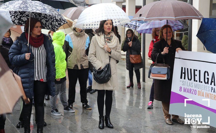 GALERÍA: En torno a 200 personas participan en la primera de las concentraciones convocadas en Lucena con motivo del 8M y la huelga feminista