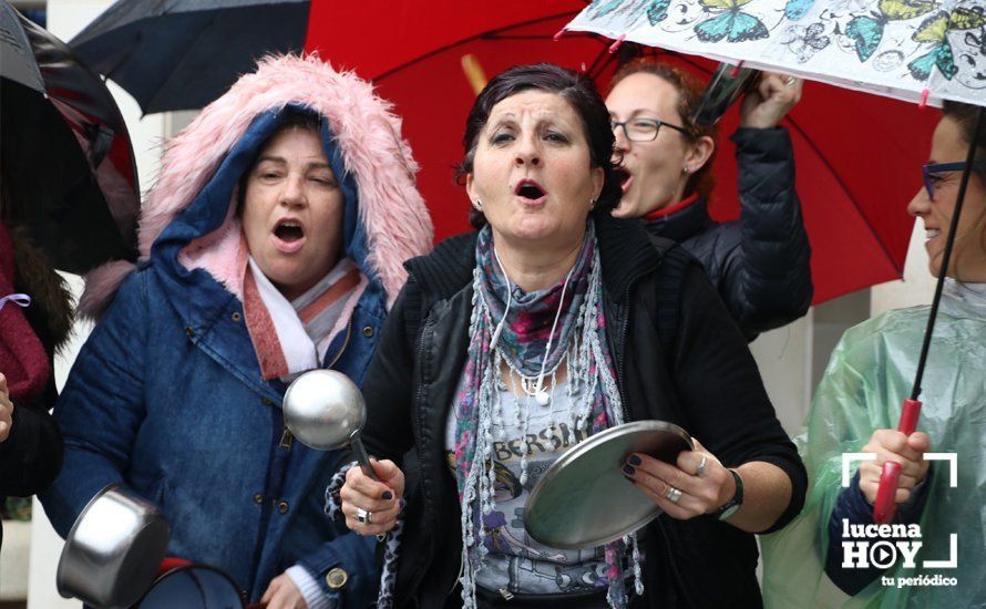 GALERÍA: En torno a 200 personas participan en la primera de las concentraciones convocadas en Lucena con motivo del 8M y la huelga feminista