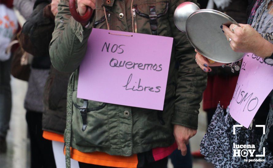 GALERÍA: En torno a 200 personas participan en la primera de las concentraciones convocadas en Lucena con motivo del 8M y la huelga feminista GALERÍA: En torno a 200 personas participan en la primera de las concentraciones convocadas en Lucena con motivo del 8M y la huelga feminista