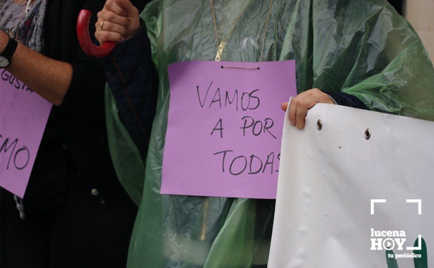 GALERÍA: En torno a 200 personas participan en la primera de las concentraciones convocadas en Lucena con motivo del 8M y la huelga feminista GALERÍA: En torno a 200 personas participan en la primera de las concentraciones convocadas en Lucena con motivo del 8M y la huelga feminista