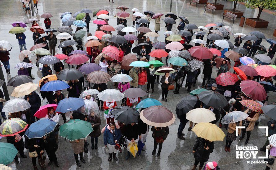 GALERÍA: En torno a 200 personas participan en la primera de las concentraciones convocadas en Lucena con motivo del 8M y la huelga feminista