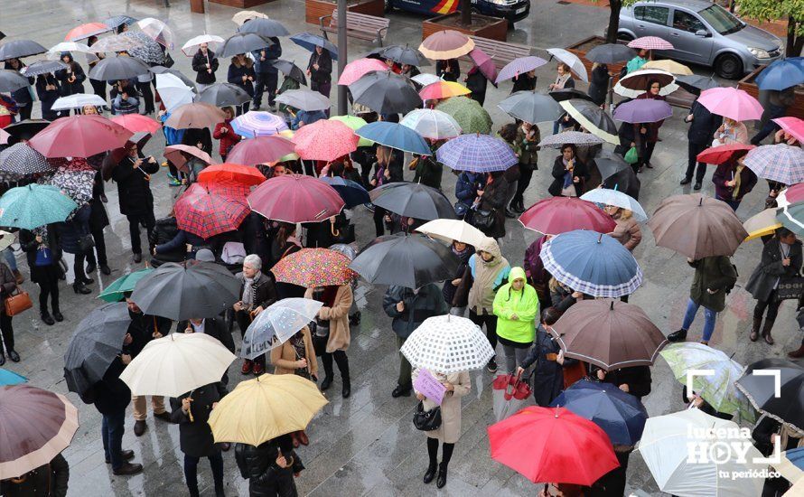 GALERÍA: En torno a 200 personas participan en la primera de las concentraciones convocadas en Lucena con motivo del 8M y la huelga feminista