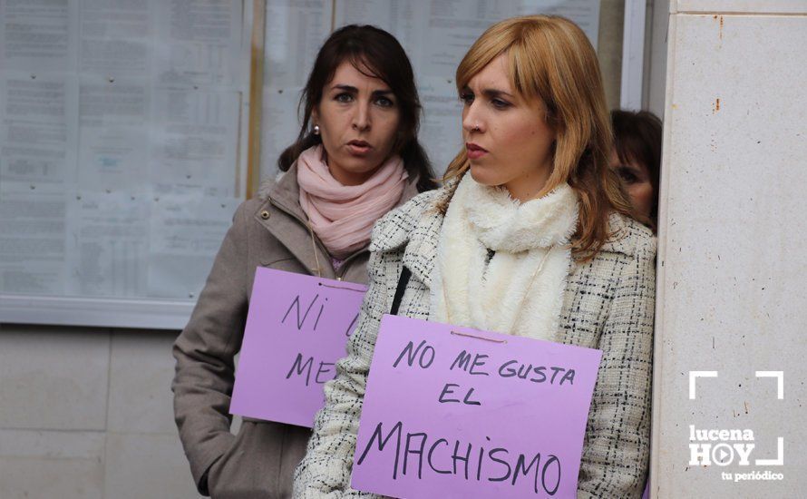 GALERÍA: En torno a 200 personas participan en la primera de las concentraciones convocadas en Lucena con motivo del 8M y la huelga feminista