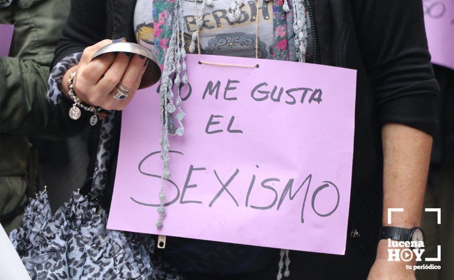 GALERÍA: En torno a 200 personas participan en la primera de las concentraciones convocadas en Lucena con motivo del 8M y la huelga feminista GALERÍA: En torno a 200 personas participan en la primera de las concentraciones convocadas en Lucena con motivo del 8M y la huelga feminista