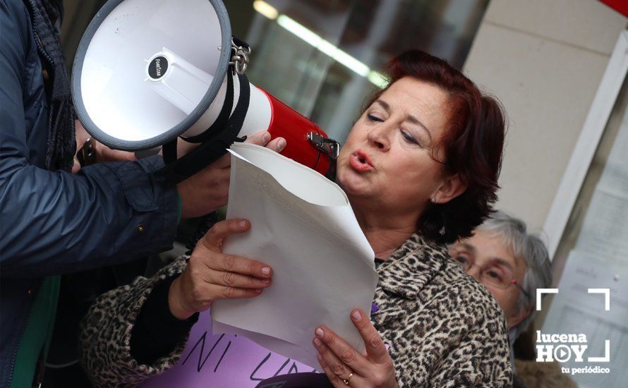 GALERÍA: En torno a 200 personas participan en la primera de las concentraciones convocadas en Lucena con motivo del 8M y la huelga feminista