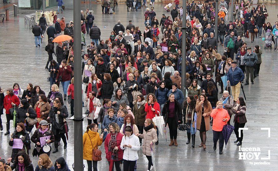 GALERÍA: En torno a 200 personas participan en la primera de las concentraciones convocadas en Lucena con motivo del 8M y la huelga feminista