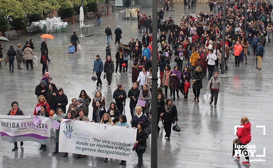 GALERÍA: En torno a 200 personas participan en la primera de las concentraciones convocadas en Lucena con motivo del 8M y la huelga feminista