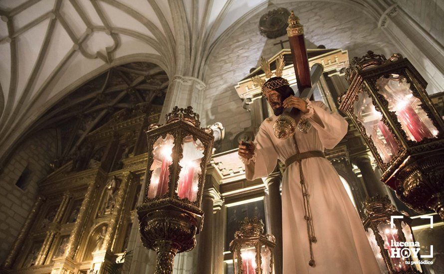 GALERÍA: El Vía Crucis del Amor volvió a celebrarse en el interior de San Mateo ante el riesgo de lluvia