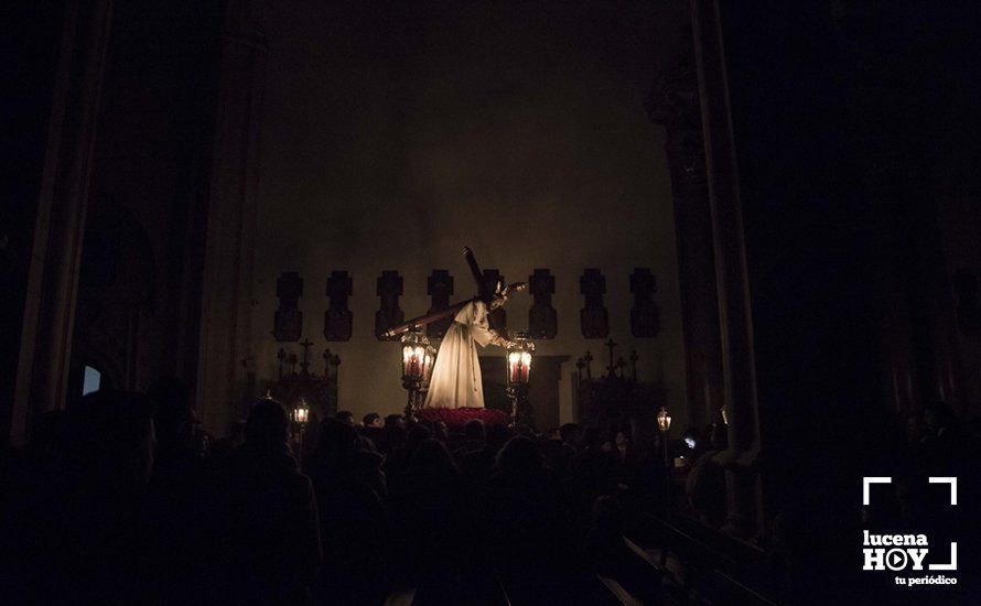 GALERÍA: El Vía Crucis del Amor volvió a celebrarse en el interior de San Mateo ante el riesgo de lluvia