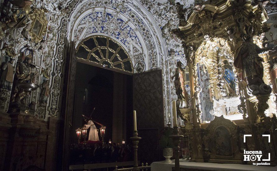 GALERÍA: El Vía Crucis del Amor volvió a celebrarse en el interior de San Mateo ante el riesgo de lluvia