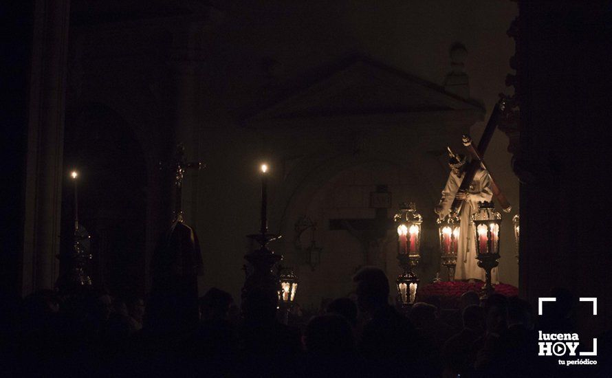 GALERÍA: El Vía Crucis del Amor volvió a celebrarse en el interior de San Mateo ante el riesgo de lluvia