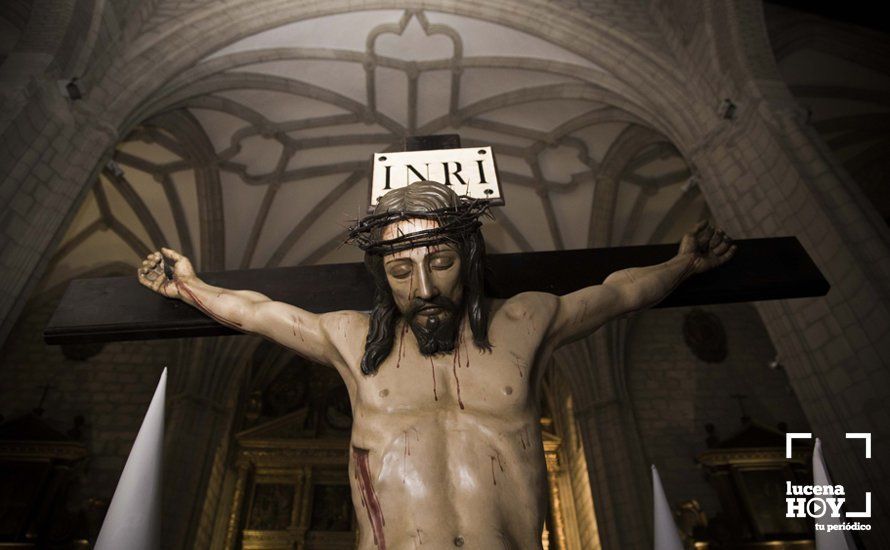 GALERÍA: El Vía Crucis del Silencio cierra el Viernes de Dolores y abre las puertas de la Semana Santa desde San Mateo