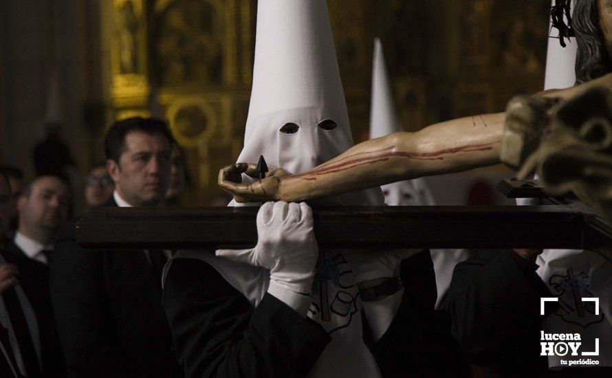 GALERÍA: El Vía Crucis del Silencio cierra el Viernes de Dolores y abre las puertas de la Semana Santa desde San Mateo