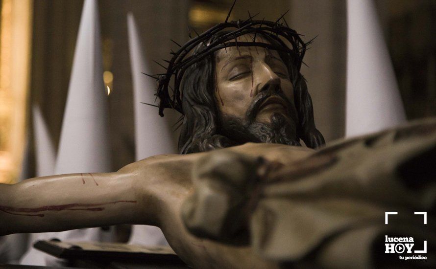 GALERÍA: El Vía Crucis del Silencio cierra el Viernes de Dolores y abre las puertas de la Semana Santa desde San Mateo