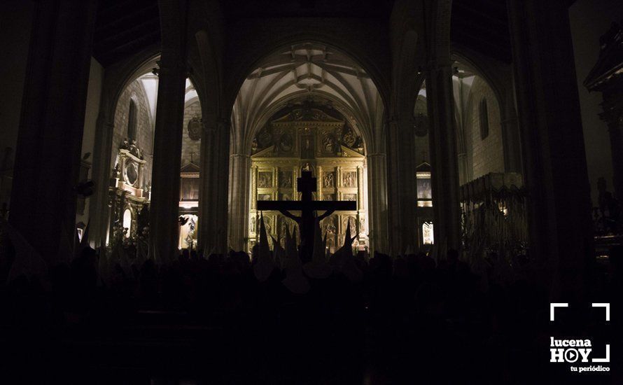 GALERÍA: El Vía Crucis del Silencio cierra el Viernes de Dolores y abre las puertas de la Semana Santa desde San Mateo