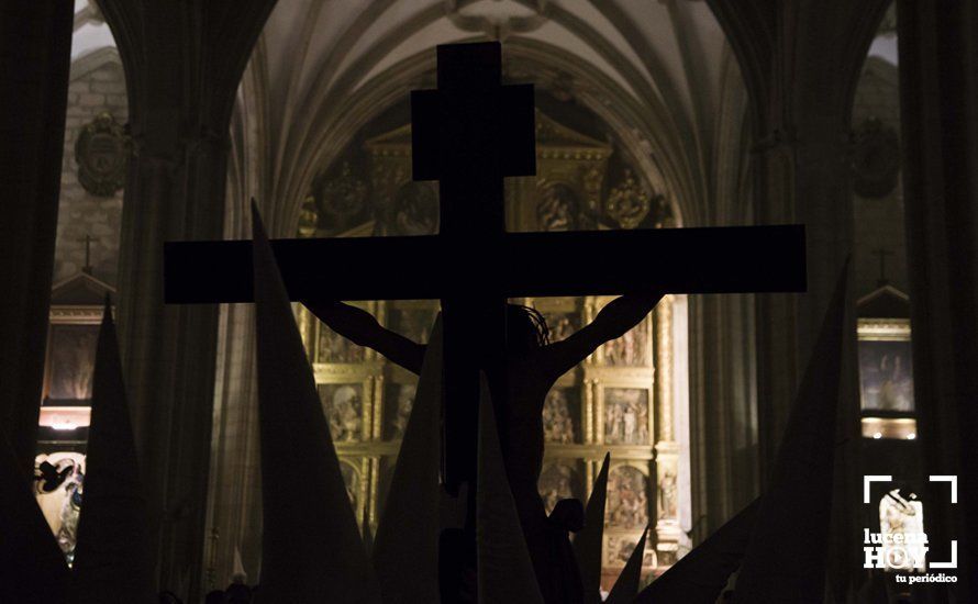 GALERÍA: El Vía Crucis del Silencio cierra el Viernes de Dolores y abre las puertas de la Semana Santa desde San Mateo