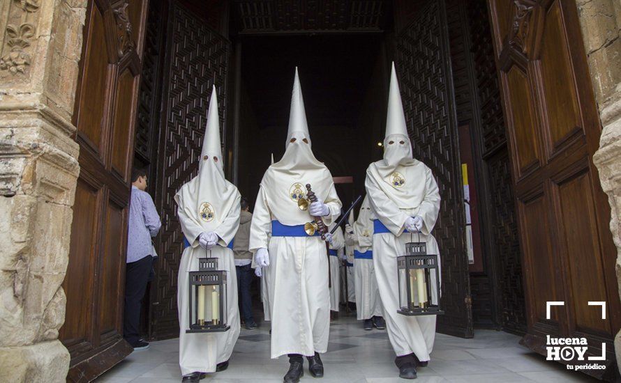 Galería: Jueves Santo: Primera salida de La Caridad Galería: Jueves Santo: Primera salida de La Caridad