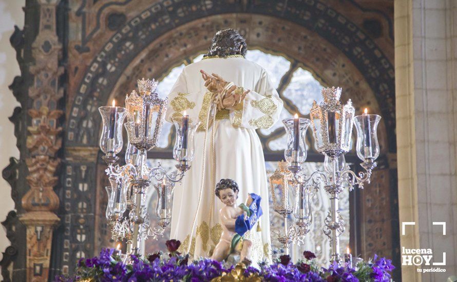 Galería: Jueves Santo: Primera salida de La Caridad Galería: Jueves Santo: Primera salida de La Caridad