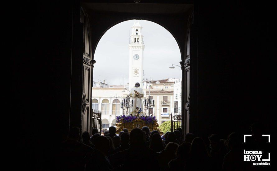 Galería: Jueves Santo: Primera salida de La Caridad Galería: Jueves Santo: Primera salida de La Caridad