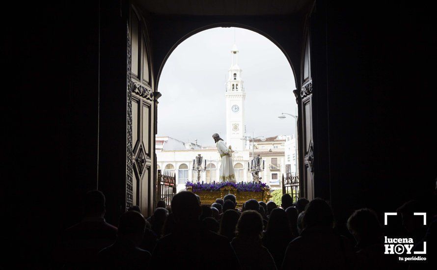 Galería: Jueves Santo: Primera salida de La Caridad Galería: Jueves Santo: Primera salida de La Caridad