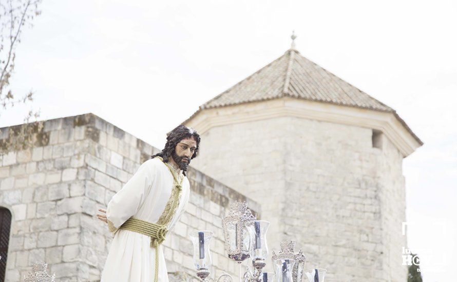 Galería: Jueves Santo: Primera salida de La Caridad Galería: Jueves Santo: Primera salida de La Caridad