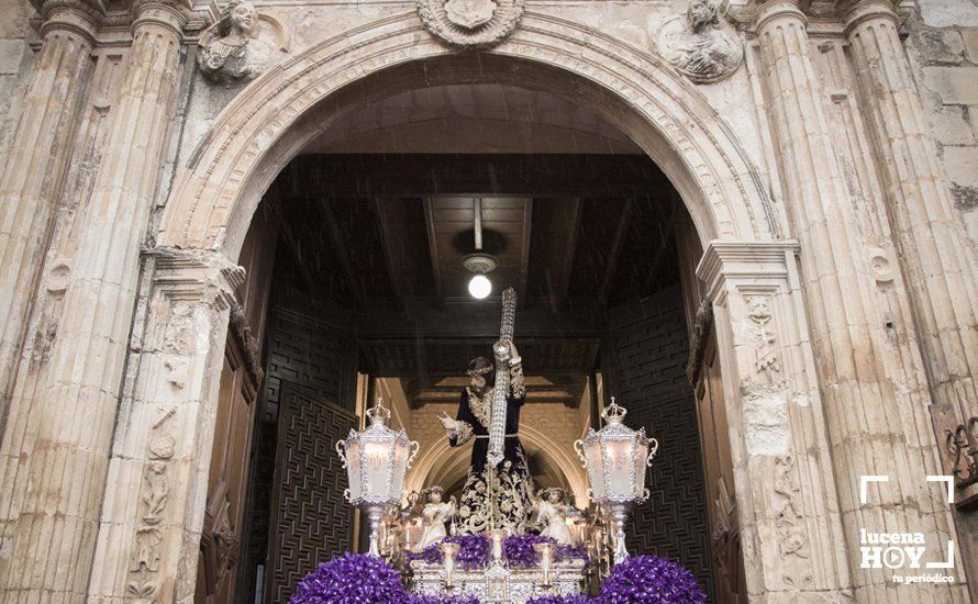 Galería: Viernes Santo de lluvia con Ntro. Padre Jesús