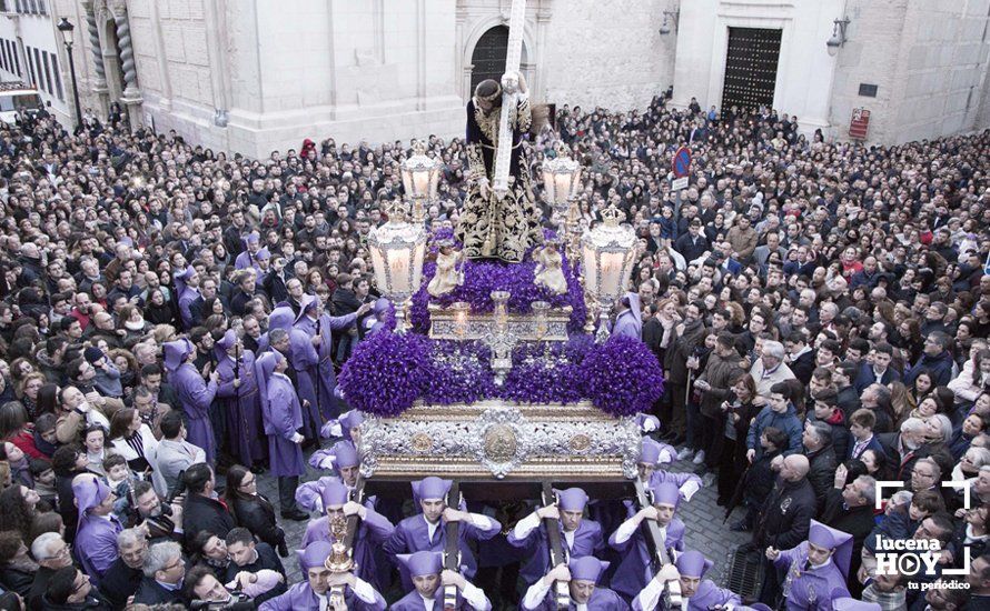 Galería: Viernes Santo de lluvia con Ntro. Padre Jesús