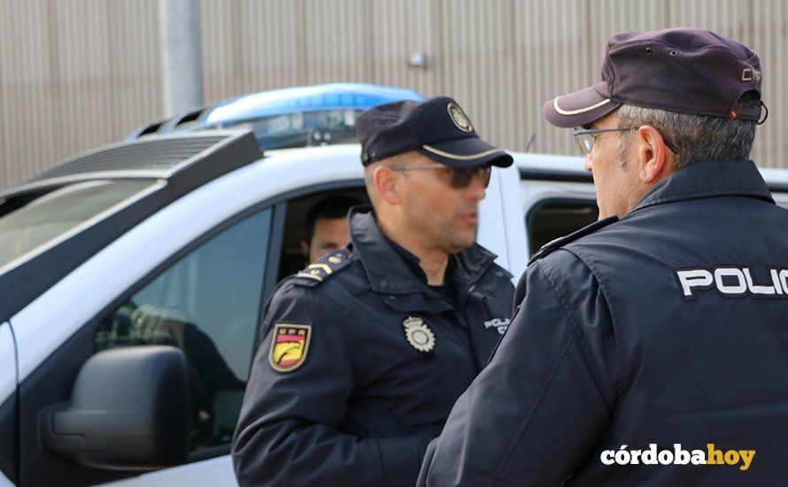 Detenido el presunto autor de la quema de un contenedor y la agresión a un agente de Policía