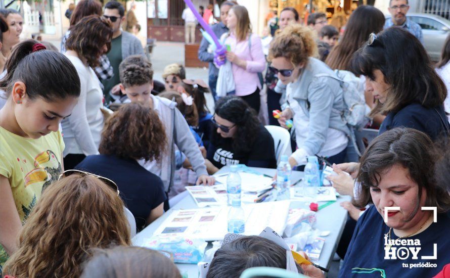 GALERÍA: "Tarde de libros" llena de juegos y literatura la Plaza Nueva