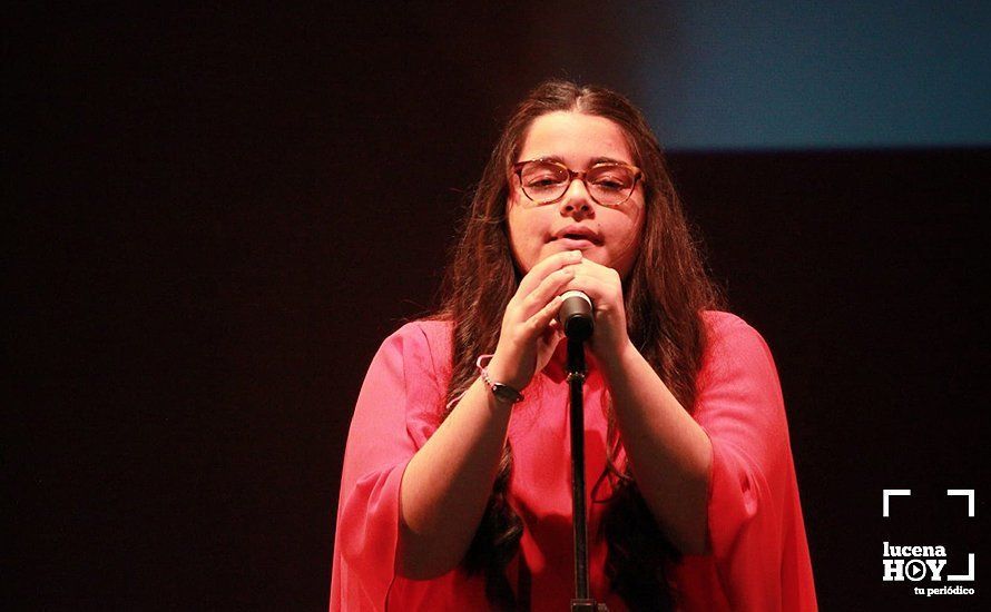 GALERÍA: Carmen Romero Muñoz, doble vencedora de la gala solidaria 'Tú sí que cantas' del IES Sierra de Aras