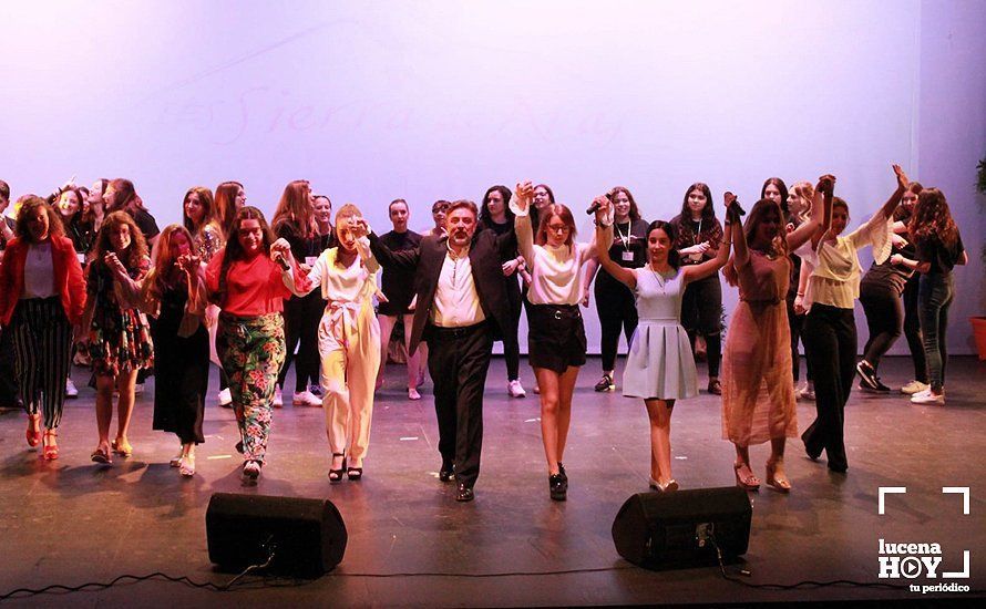 GALERÍA: Carmen Romero Muñoz, doble vencedora de la gala solidaria 'Tú sí que cantas' del IES Sierra de Aras GALERÍA: Carmen Romero Muñoz, doble vencedora de la gala solidaria 'Tú sí que cantas' del IES Sierra de Aras