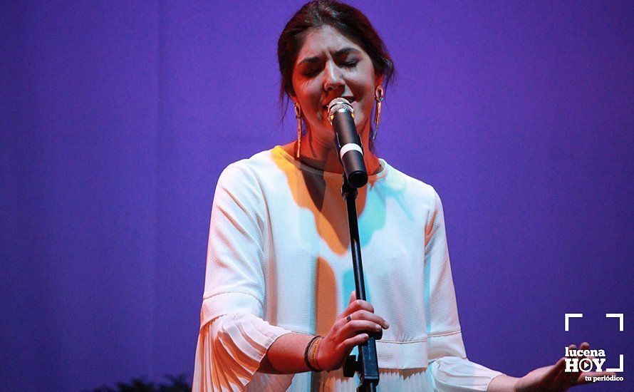 GALERÍA: Carmen Romero Muñoz, doble vencedora de la gala solidaria 'Tú sí que cantas' del IES Sierra de Aras