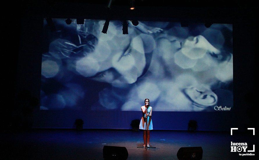 GALERÍA: Carmen Romero Muñoz, doble vencedora de la gala solidaria 'Tú sí que cantas' del IES Sierra de Aras