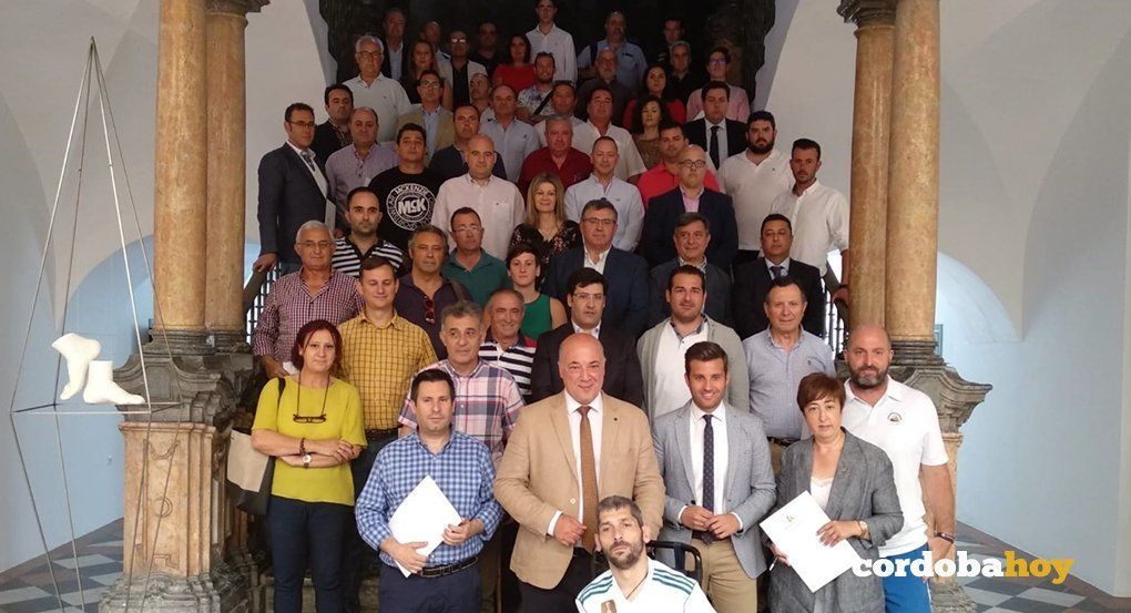La Diputación firma 50 convenios con ayuntamientos, clubes y federaciones deportivas por 540.000 euros