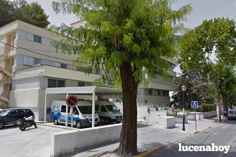 Dos ambulancias en el Centro de Salud de Lucena. Archivo