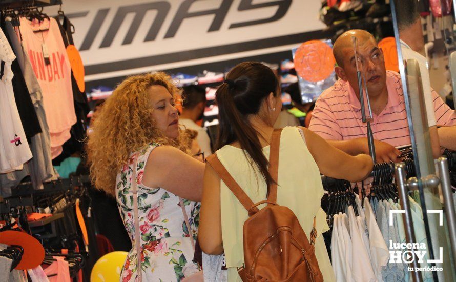 GALERÍA: El Centro Comercial Abierto celebra su "Noche Mágica" como apertura del periodo de rebajas GALERÍA: El Centro Comercial Abierto celebra su "Noche Mágica" como apertura del periodo de rebajas