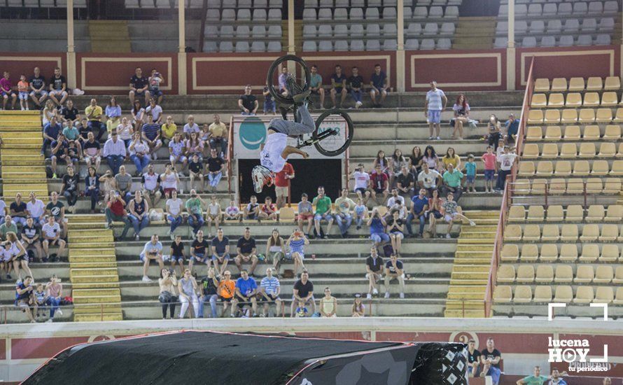 GALERÍA: La plaza de toros acoge la espectacularidad del Freestyle de la mano de algunos de los mejores pilotos del mundo