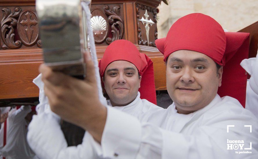 GALERÍA: El Apóstol Santiago vuelve a recorrer las calles de su barrio fiel a su cita estival con Lucena