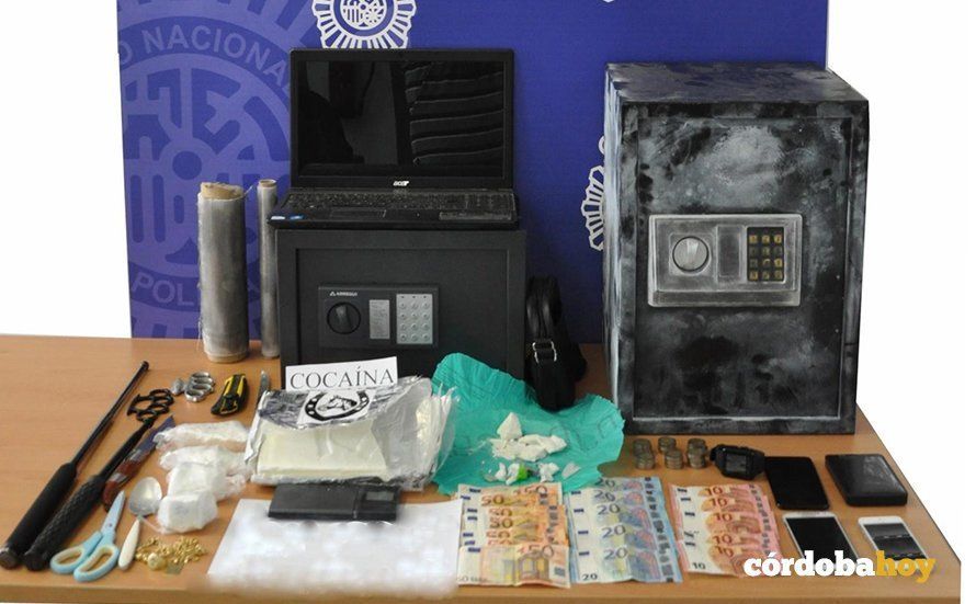 Detenidos tres presuntos traficantes de drogas e intervenidos 1,3 kilos de cocaína