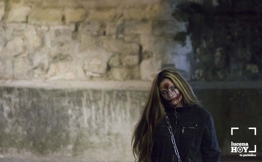 GALERÍA: Una noche de miedo con los zombies por las calles de Lucena GALERÍA: Una noche de miedo con los zombies por las calles de Lucena