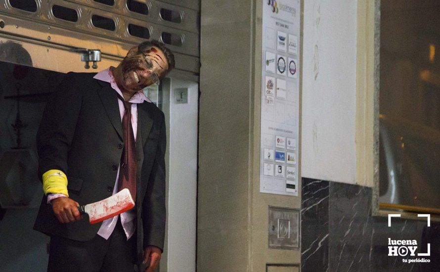 GALERÍA: Una noche de miedo con los zombies por las calles de Lucena GALERÍA: Una noche de miedo con los zombies por las calles de Lucena