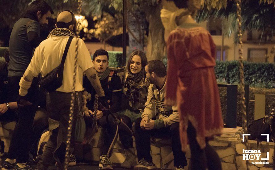 GALERÍA: Una noche de miedo con los zombies por las calles de Lucena