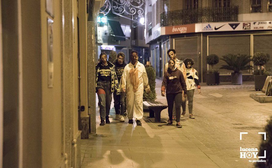 GALERÍA: Una noche de miedo con los zombies por las calles de Lucena