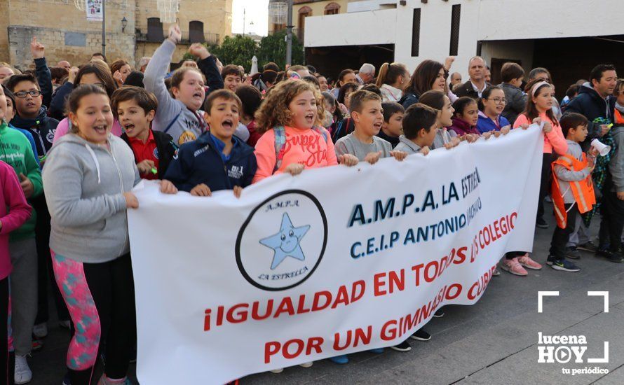 GALERÍA: Más de 600 personas exigen una pista deportiva cubierta para el colegio Antonio Machado GALERÍA: Más de 600 personas exigen una pista deportiva cubierta para el colegio Antonio Machado