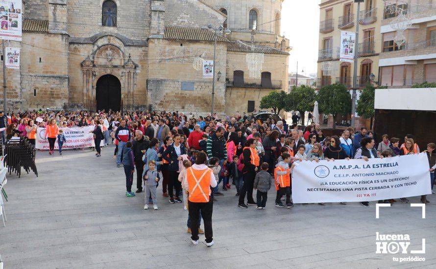 GALERÍA: Más de 600 personas exigen una pista deportiva cubierta para el colegio Antonio Machado